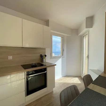 Bellavista Apartment *